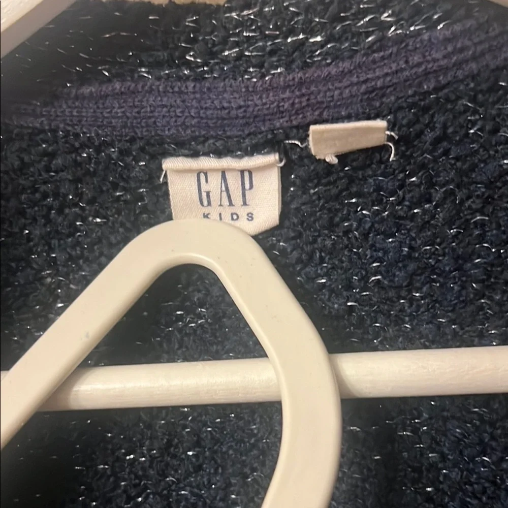 GAP Black Cropped V-Neck Sweater